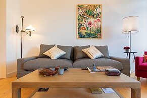 Trendy & Classic 2 Bedroom Apartment