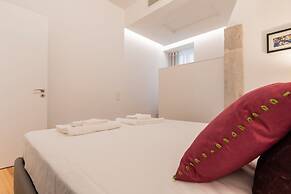 Trendy & Classic 2 Bedroom Apartment