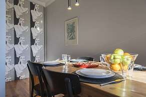 Trendy & Lightful Apartment