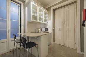 Trendy & Lightful Apartment