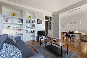 Trendy & Lightful Apartment