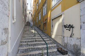 Trendy & Lightful Apartment