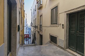 Trendy & Lightful Apartment