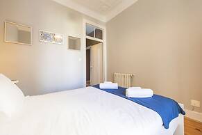 Trendy & Lightful Apartment