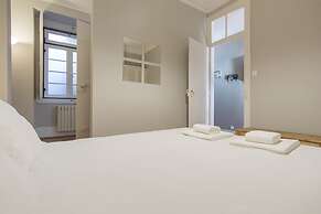 Trendy & Lightful Apartment