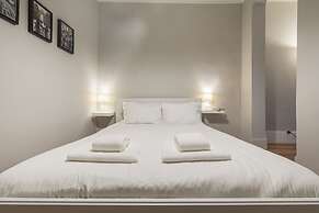 Trendy & Lightful Apartment