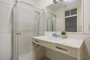 Trendy & Lightful Apartment