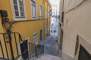 Trendy & Lightful Apartment