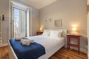 Trendy & Lightful Apartment