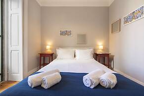 Trendy & Lightful Apartment