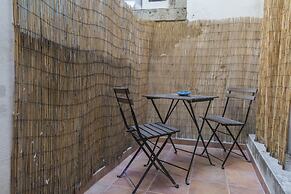 Trendy & Lightful Apartment