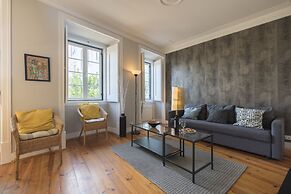 Trendy & Lightful Apartment