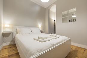 Trendy & Lightful Apartment