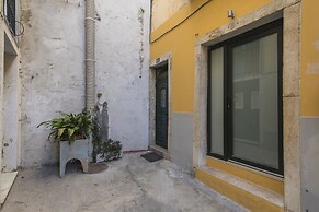 Trendy & Lightful Apartment