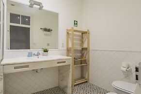 Trendy & Lightful Apartment