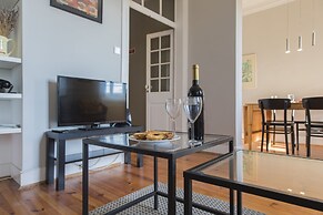 Trendy & Lightful Apartment