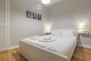 Trendy & Lightful Apartment