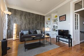 Trendy & Lightful Apartment