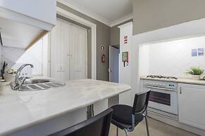 Trendy & Lightful Apartment