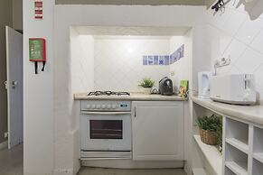 Trendy & Lightful Apartment