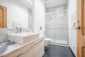 Superb Flat Cathedral & River View