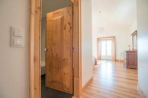 Superb Flat Cathedral & River View