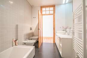 Superb Flat Cathedral & River View