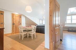 Superb Flat Cathedral & River View