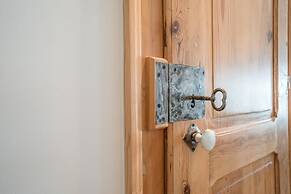 Superb Flat Cathedral & River View