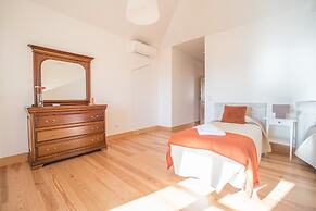 Superb Flat Cathedral & River View