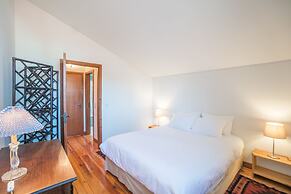 Amendoeira`s terrace Apartment with river view