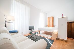 Traditional Studio Apartment