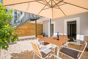 Wood Wall & Garden Apartment