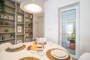 Wood Wall & Garden Apartment