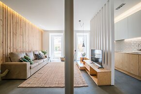 Wood Wall & Garden Apartment