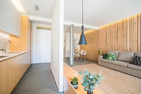 Wood Wall & Garden Apartment