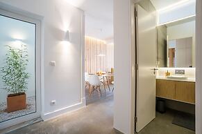 Wood Wall & Garden Apartment