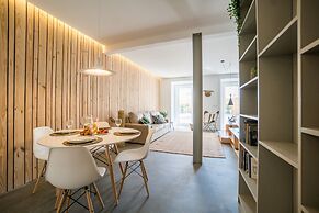 Wood Wall & Garden Apartment
