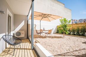 Wood Wall & Garden Apartment