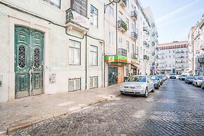 Wood Wall & Garden Apartment