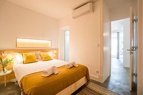 Wood Wall & Garden Apartment