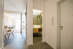 Wood Wall & Garden Apartment