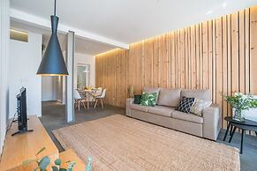Wood Wall & Garden Apartment