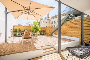 Wood Wall & Garden Apartment