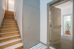 Wood Wall & Garden Apartment