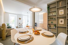 Wood Wall & Garden Apartment