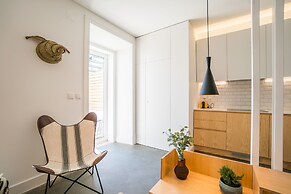 Wood Wall & Garden Apartment