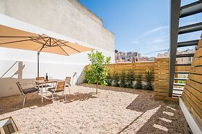 Wood Wall & Garden Apartment