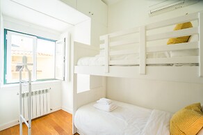 Panoramic Tagus River Terrace Apartment in Alfama