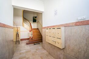 Panoramic Tagus River Terrace Apartment in Alfama